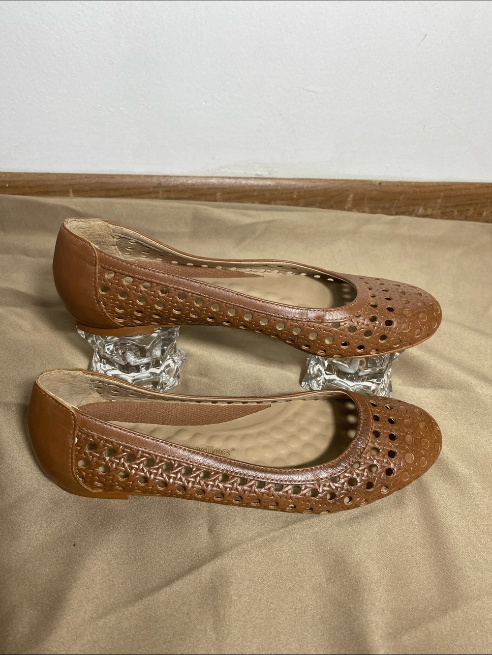 Walking Cradles Blaire Perforated Leather Flat Shoes Size 7 M